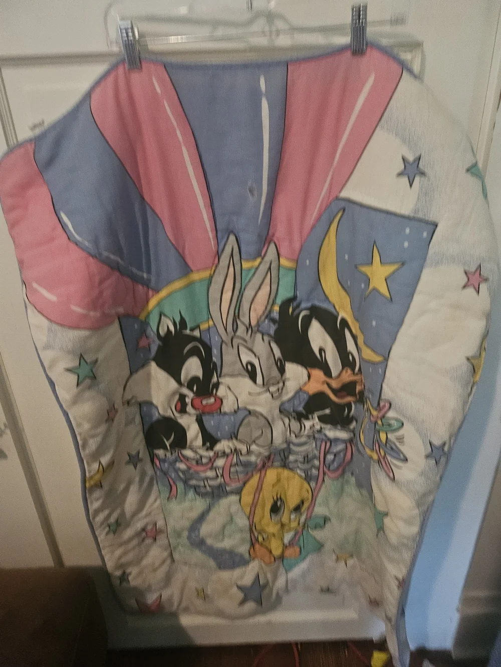 The item in the image is a vintage 1993 Baby Looney Tunes quilted crib blanket